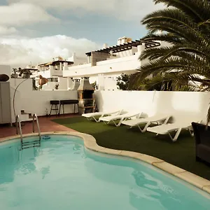 bedreamer-surf-house-villa-with-swimmingpool-bbq.in-canary-islands.com/